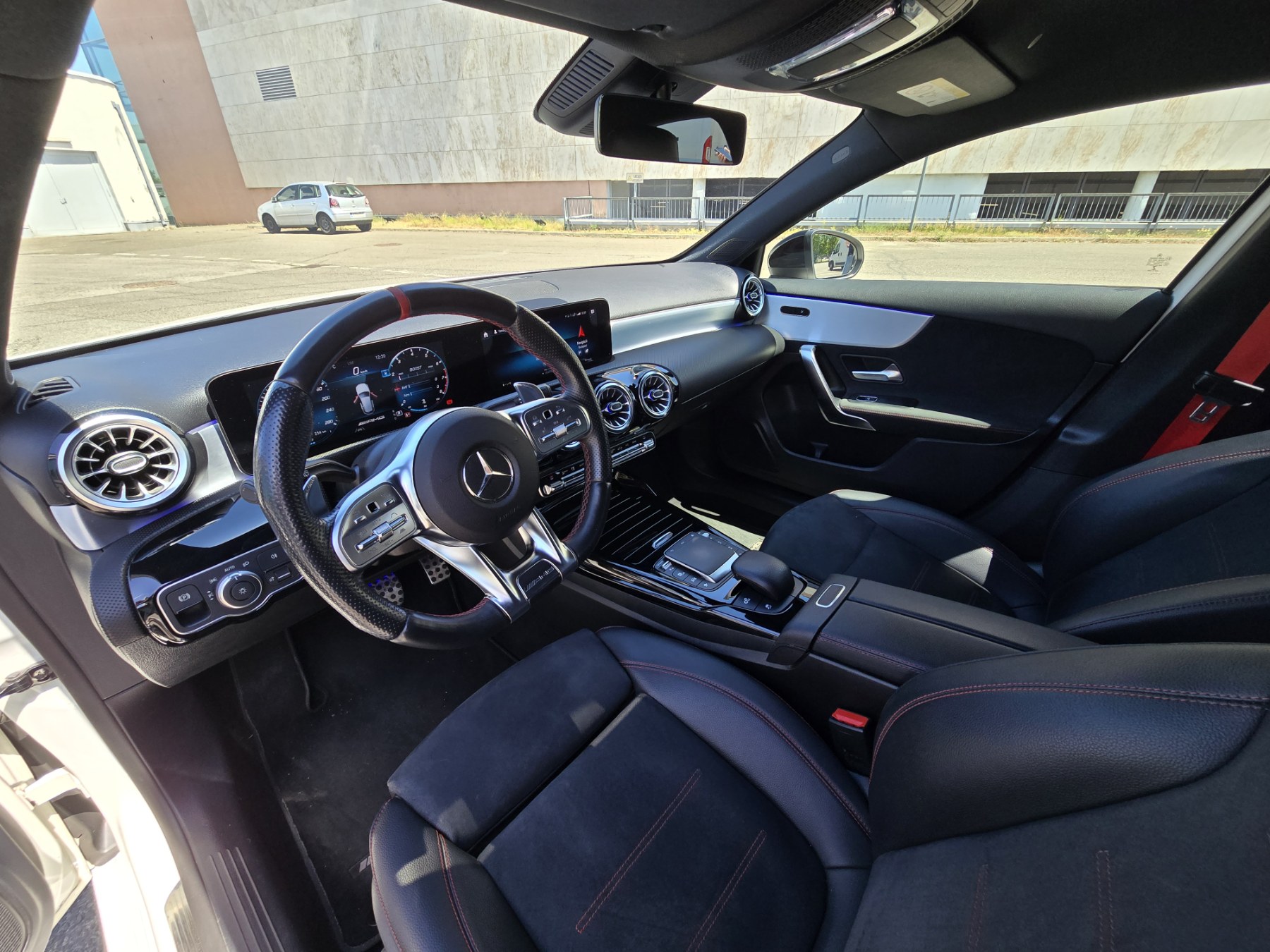 Mercedes A35 AMG (8)